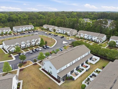 Immaculate and move-in ready, this 2 bedroom, 2.5 bath townhouse - photo 3