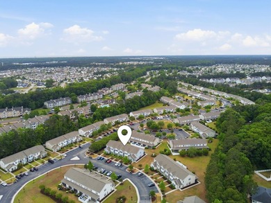 Immaculate and move-in ready, this 2 bedroom, 2.5 bath townhouse - photo 4