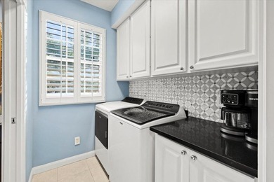 Beautiful Townhome in the center of Palm Beach Gardens with easy - photo 13
