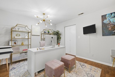 Welcome to this beautifully updated 3-bedroom, 2.5-bath - photo 6