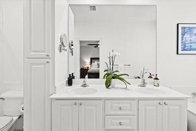 Beautiful Townhome in the center of Palm Beach Gardens with easy - photo 18