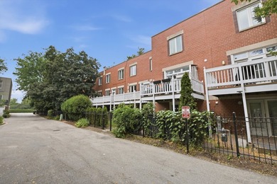 Welcome to this beautifully updated 3-bedroom, 2.5-bath - photo 9