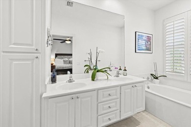 Beautiful Townhome in the center of Palm Beach Gardens with easy - photo 19