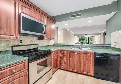Overlooking the redesigned Via Mizner Golf Course, this spacious - photo 19