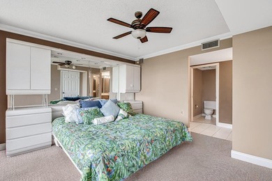 Overlooking the redesigned Via Mizner Golf Course, this spacious - photo 20