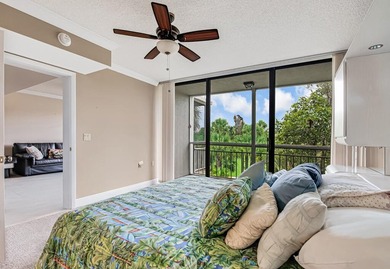 Overlooking the redesigned Via Mizner Golf Course, this spacious - photo 21