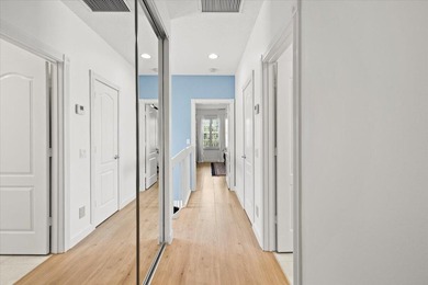 Beautiful Townhome in the center of Palm Beach Gardens with easy - photo 23