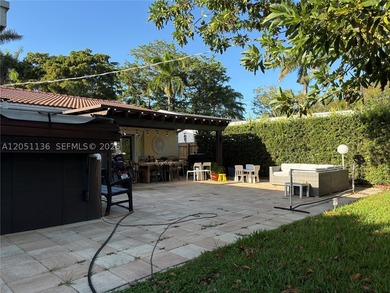 Nestled in one of Hollywood's most desirable neighborhoods, this - photo 24