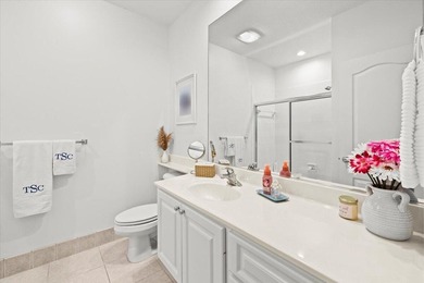 Beautiful Townhome in the center of Palm Beach Gardens with easy - photo 27