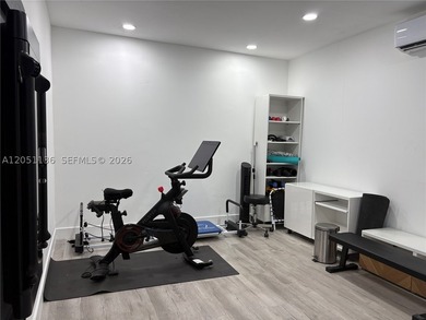 Nestled in one of Hollywood's most desirable neighborhoods, this - photo 28