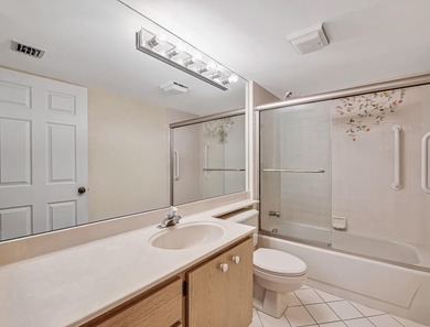 Overlooking the redesigned Via Mizner Golf Course, this spacious - photo 28