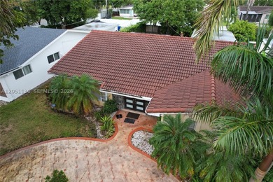 Nestled in one of Hollywood's most desirable neighborhoods, this - photo 32