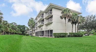 Overlooking the redesigned Via Mizner Golf Course, this spacious - photo 33