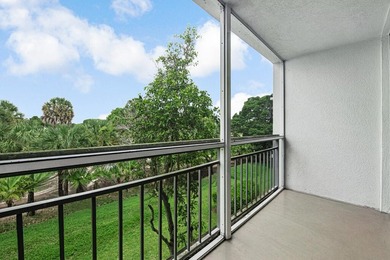 Overlooking the redesigned Via Mizner Golf Course, this spacious - photo 37