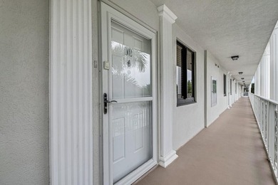 Overlooking the redesigned Via Mizner Golf Course, this spacious - photo 39