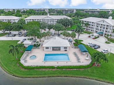 Overlooking the redesigned Via Mizner Golf Course, this spacious - photo 42
