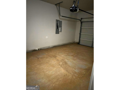 Move-in ready 3 bedroom, 2.5 bathroom townhome in Milledgeville - photo 3