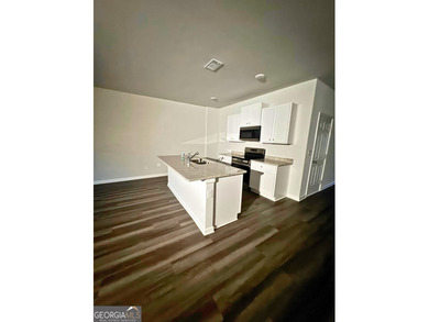 Move-in ready 3 bedroom, 2.5 bathroom townhome in Milledgeville - photo 5