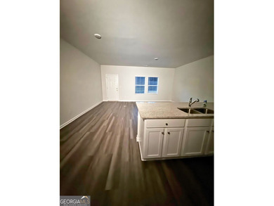 Move-in ready 3 bedroom, 2.5 bathroom townhome in Milledgeville - photo 7