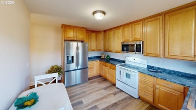 Three bedrooms and a spacious two-level layout set the tone for - photo 9