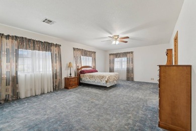 This charming 4-bedroom, 3-bathroom, 3,414 sq ft home with 40x70 - photo 15