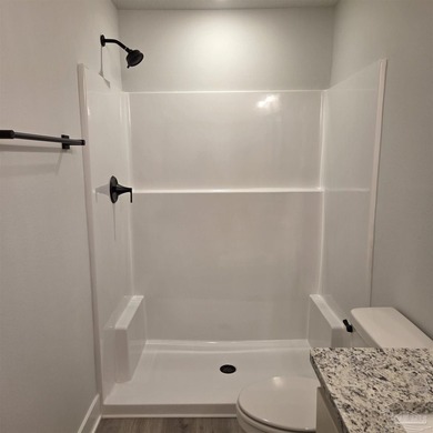 NEW CONSTRUCTION---- MOVE IN READY! Location is perfect for this - photo 17