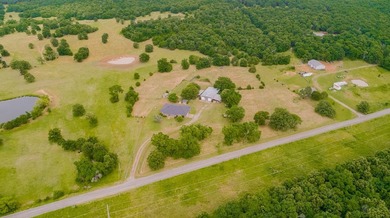 This charming 4-bedroom, 3-bathroom, 3,414 sq ft home with 40x70 - photo 31