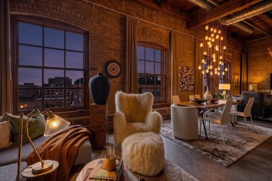 Originally built in 1900, this Historical North Loop Loft - photo 2