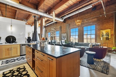Originally built in 1900, this Historical North Loop Loft - photo 8
