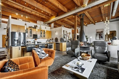 Originally built in 1900, this Historical North Loop Loft - photo 9