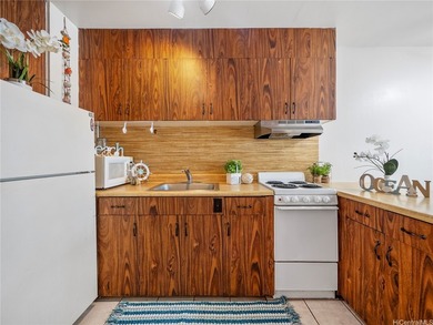 Rare value in the heart of Waikiki! This 2-bed, 1-bath condo at - photo 1