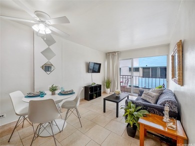 Rare value in the heart of Waikiki! This 2-bed, 1-bath condo at - photo 2