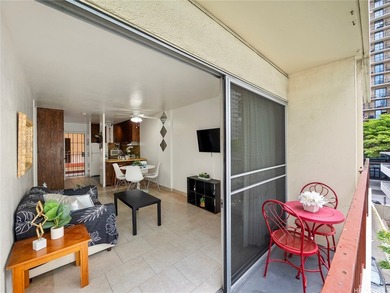 Rare value in the heart of Waikiki! This 2-bed, 1-bath condo at - photo 3