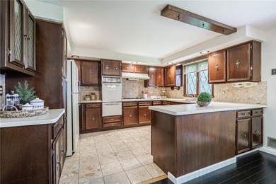Opportunity awaits! Welcome to 32 Flamingo Dr, a spacious Split - photo 12