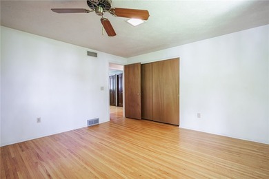 Opportunity awaits! Welcome to 32 Flamingo Dr, a spacious Split - photo 28