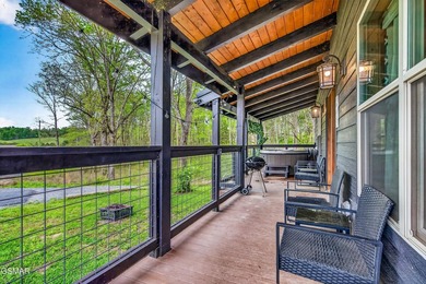 Welcome to this beautifully crafted 2-bedroom, 1-bath cabin - photo 5