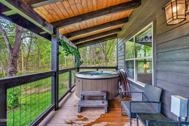 Welcome to this beautifully crafted 2-bedroom, 1-bath cabin - photo 6