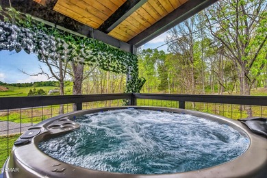 Welcome to this beautifully crafted 2-bedroom, 1-bath cabin - photo 7