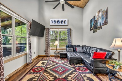 Welcome to this beautifully crafted 2-bedroom, 1-bath cabin - photo 8