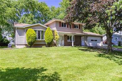 Opportunity awaits! Welcome to 32 Flamingo Dr, a spacious Split - photo 41