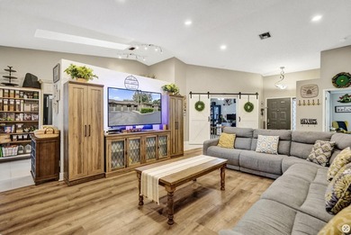 RARE CORNER VILLA in desirable Bonaire at Woodmont! Bright - photo 1