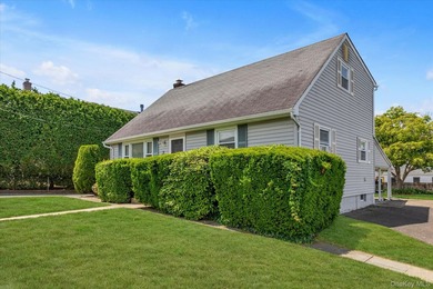 Welcome to 3 Avenue B. Excellent opportunity in the North Shore - photo 1