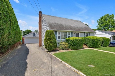 Welcome to 3 Avenue B. Excellent opportunity in the North Shore - photo 2