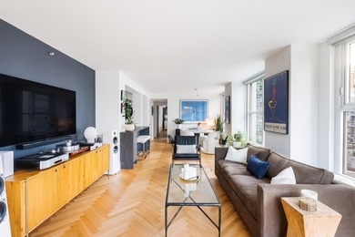 Welcome to this exquisitely renovated 2 bed, 2 bath residence in - photo 13