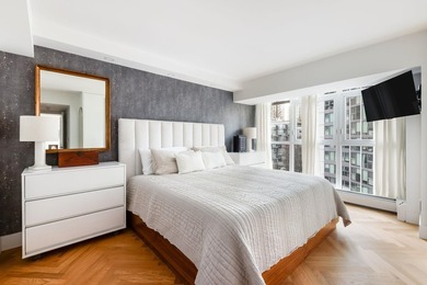 Welcome to this exquisitely renovated 2 bed, 2 bath residence in - photo 18
