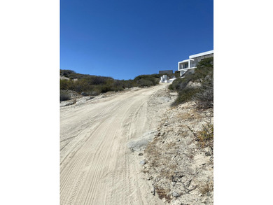 This large ocean-view lot is only 60 meters from the beach - photo 21