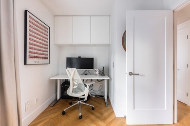 Welcome to this exquisitely renovated 2 bed, 2 bath residence in - photo 26