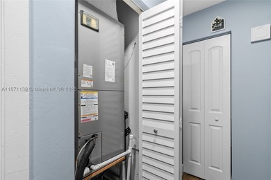 Charming 2b/2.5ba townhouse-condo offering 1,020 sq ft of living - photo 49