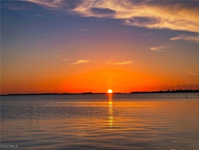 Caloosahatchee River Home For Sale in Cape Coral Florida