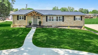 **Beautifully Renovated 5-Bedroom Home in Somerset, KY - Minutes - photo 3
